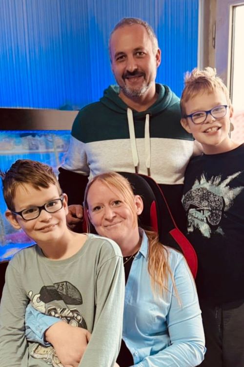 Papa Mama und zwei Kinder